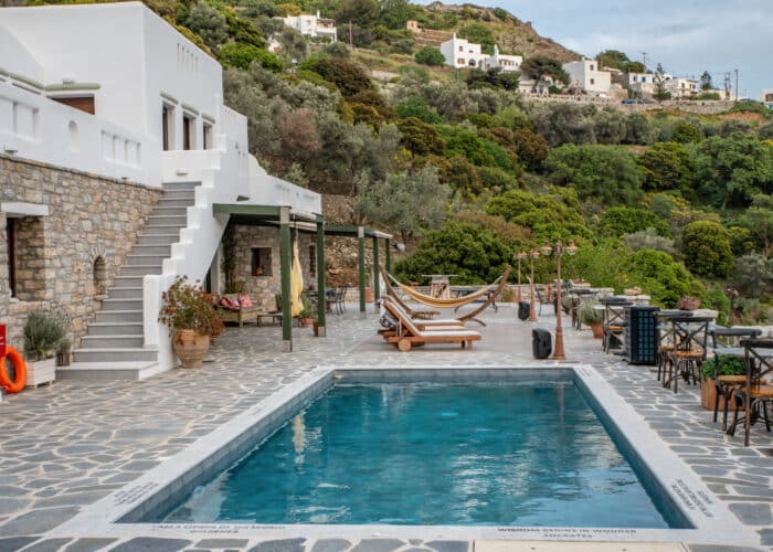 ELaiolithos Luxury Retreat