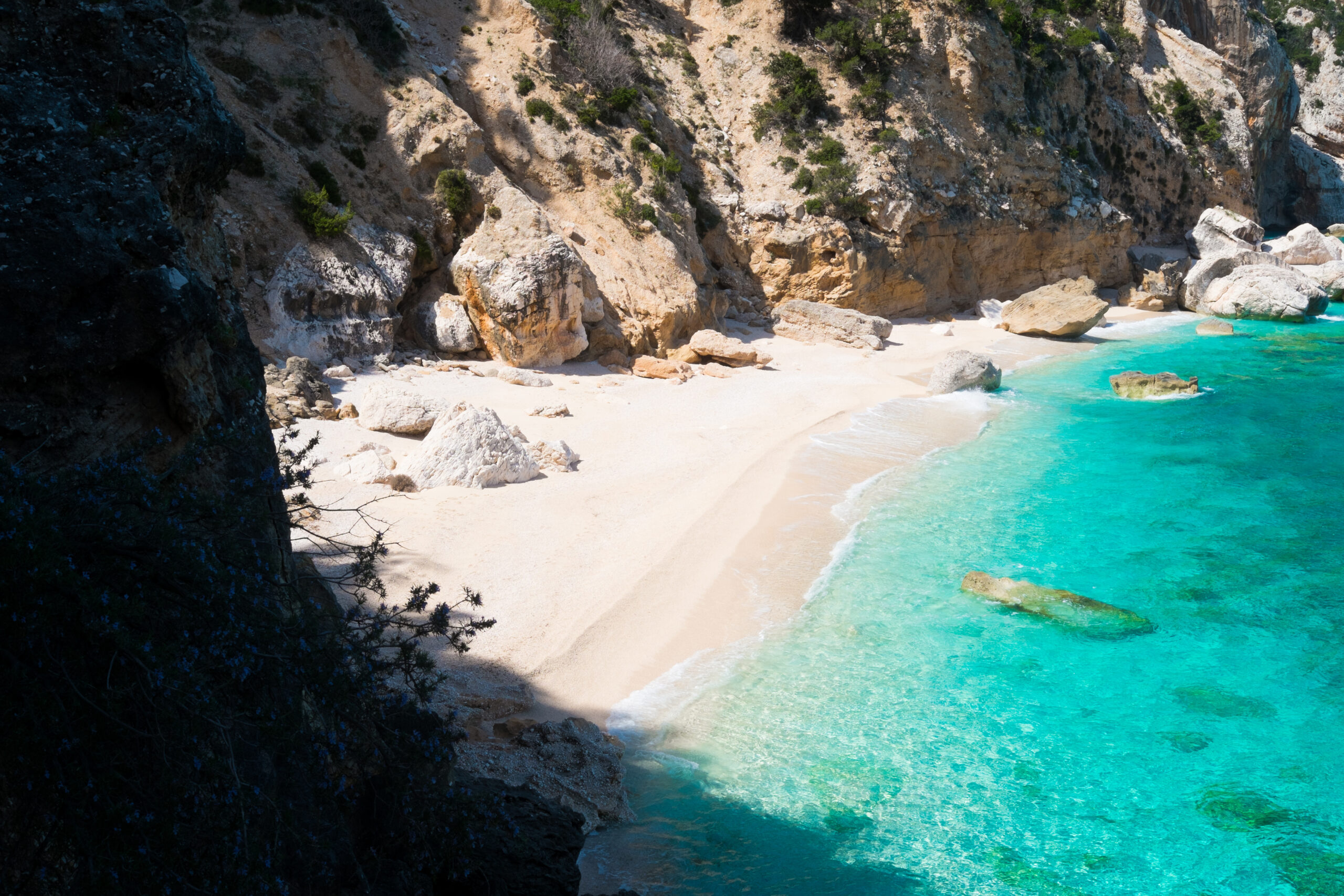 The Ultimate Traveler’s Guide to Sardinia: Beaches, Food, and Adventure